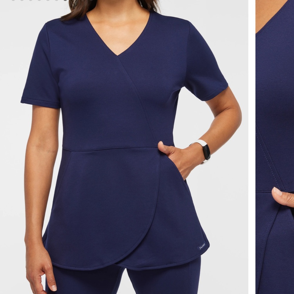 Jaanuu scrub set